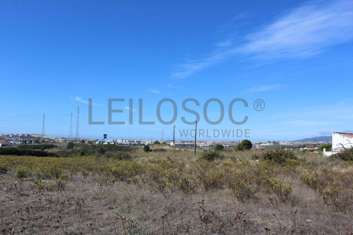 Terrenos com + 3 ha · Oeiras