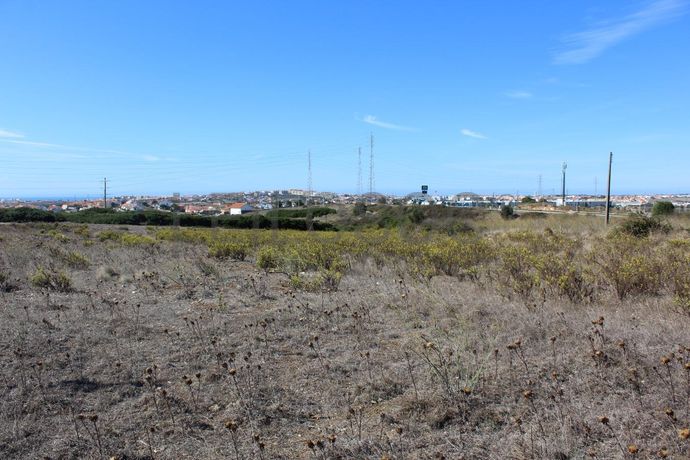 Terrenos com + 3 ha · Oeiras