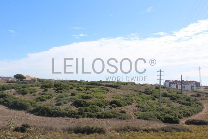 Terrenos com + 3 ha · Oeiras