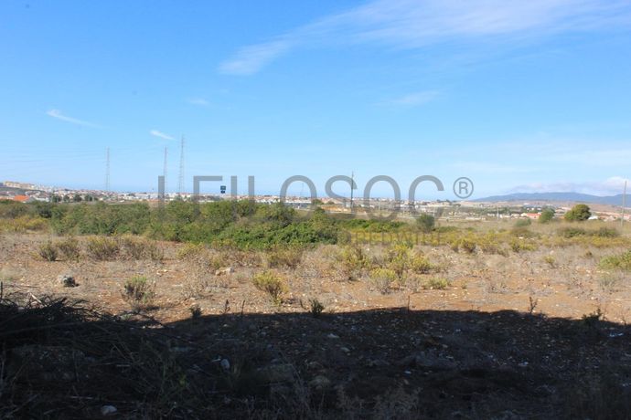 Terrenos com + 3 ha · Oeiras