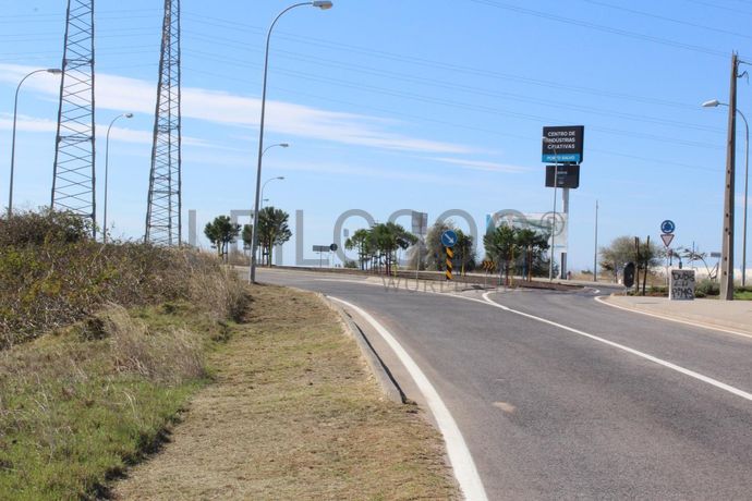 Terrenos com + 3 ha · Oeiras