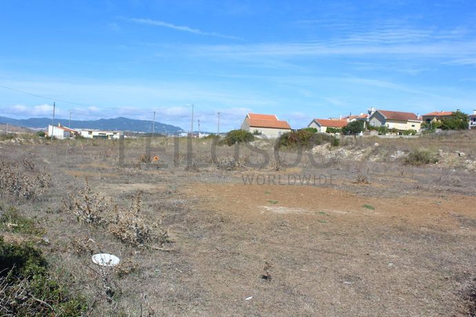 Terrenos com + 3 ha · Oeiras