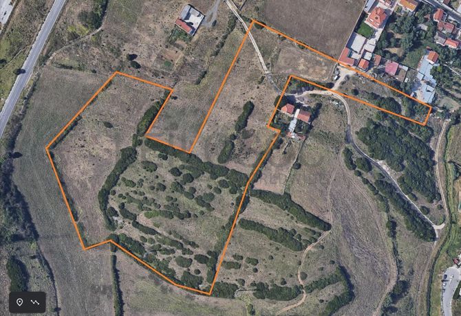 Terrenos com + 3 ha · Oeiras