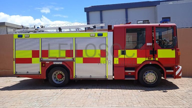 Autotanque Dennis Sabre ·