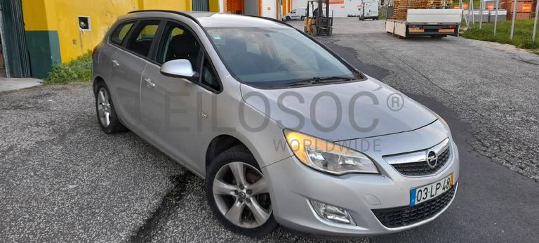 Opel Astra 1.3CDTI · Ano 2011