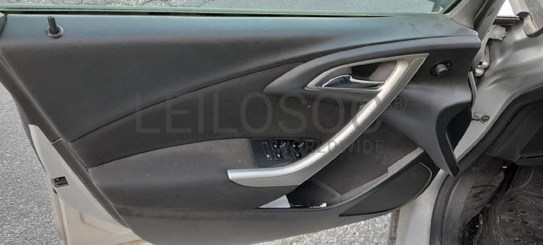 Opel Astra 1.3CDTI · Ano 2011