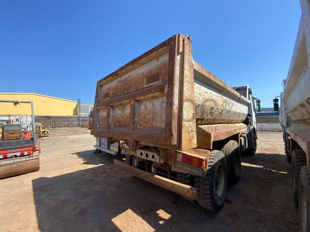 Camião Basculante 26 T (4X2)