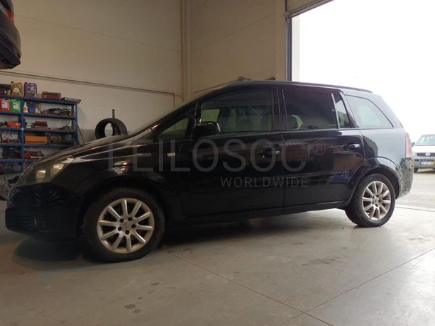 Opel Zafira 1.9 CDTI · Ano 2006