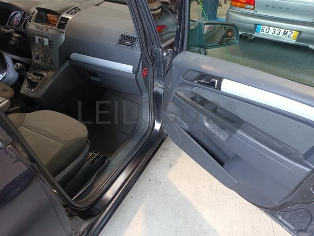 Opel Zafira 1.9 CDTI · Ano 2006
