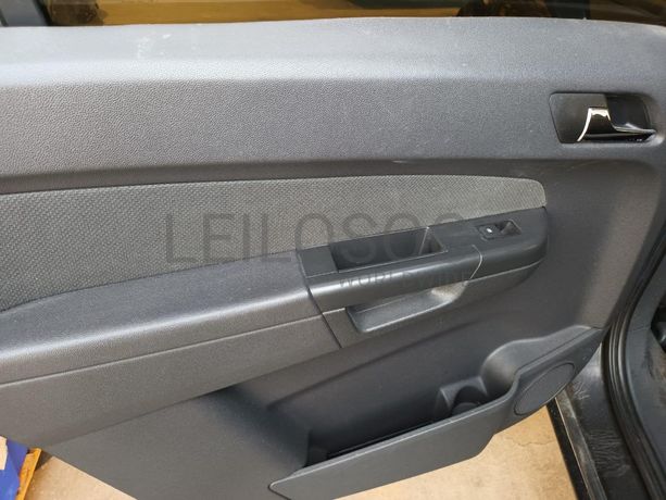 Opel Zafira 1.9 CDTI · Ano 2006