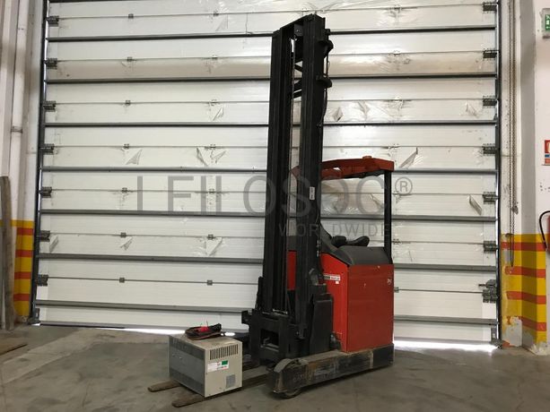 Empilhador Retrátil BT · Ano 2004