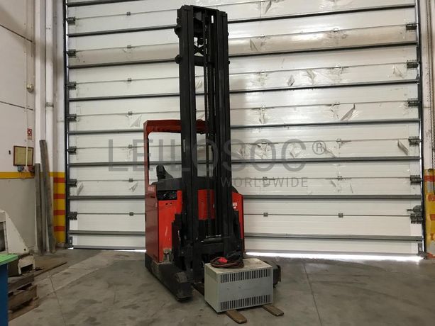 Empilhador Retrátil BT · Ano 2004