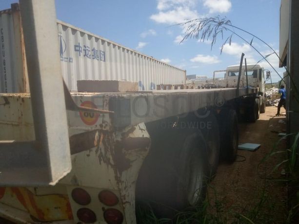 Camião com atrelado marca Beiben Truck ·