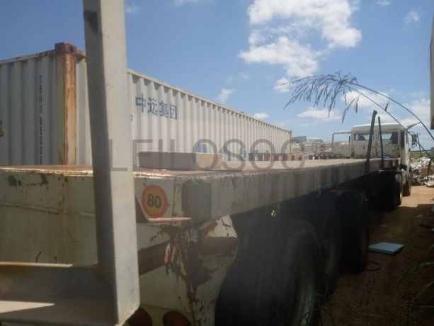 Camião com atrelado marca Beiben Truck ·