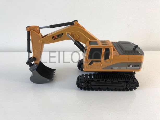 Giratória Escavadora Telecomandada