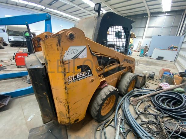 Mini Pá Carregadora Hyundai