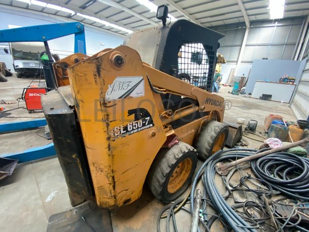 Mini Pá Carregadora Hyundai