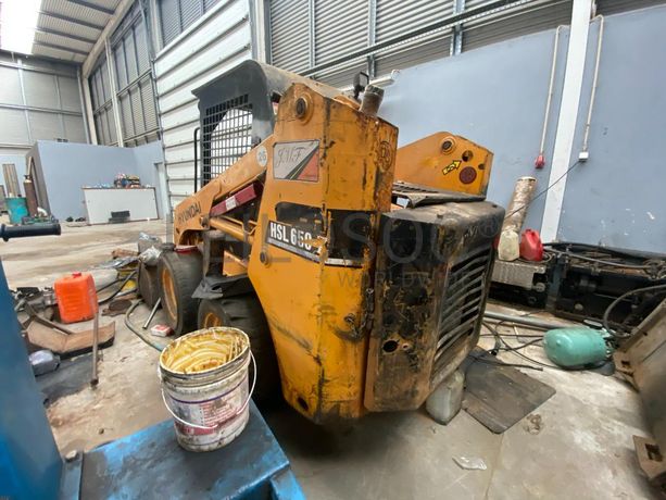 Mini Pá Carregadora Hyundai