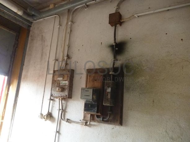 LEILÃO SUSPENSO · Armazém · Santo Tirso