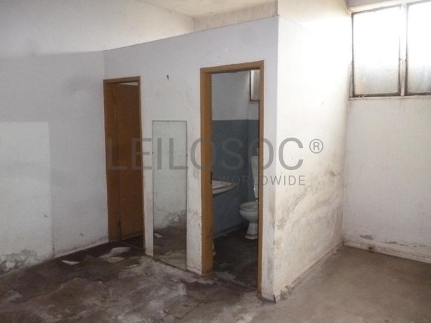 LEILÃO SUSPENSO · Armazém · Santo Tirso