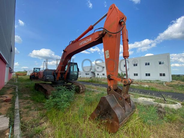 Escavadora Giratória Hitachi ZX 240Lc