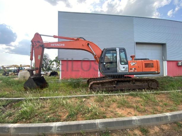 Escavadora Giratória Hitachi ZX 240Lc