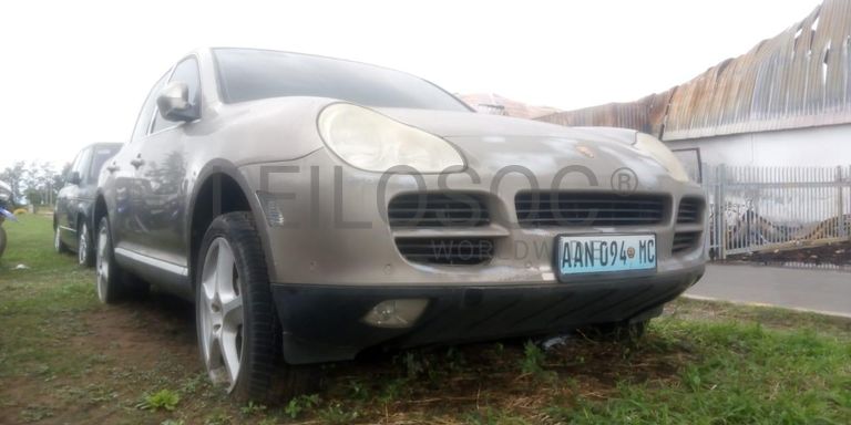 Porsche Cayenne S ·