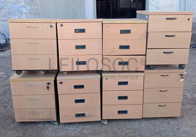 Mobiliário de escritório ·