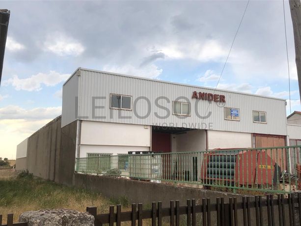 Armazém com Logradouro · Miranda do Douro, Bragança