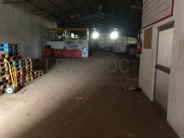 Armazém com Logradouro · Miranda do Douro, Bragança