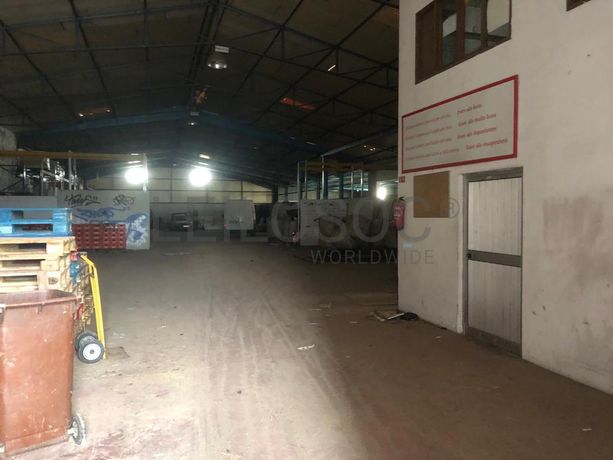 Armazém com Logradouro · Miranda do Douro, Bragança