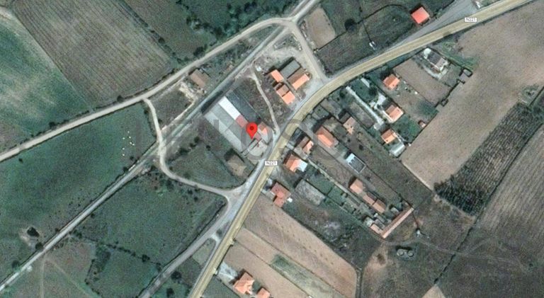 Armazém com Logradouro · Miranda do Douro, Bragança