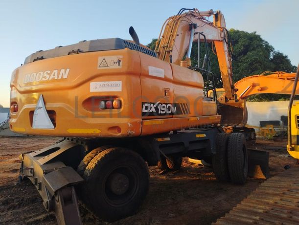 Giratória Doosan ·