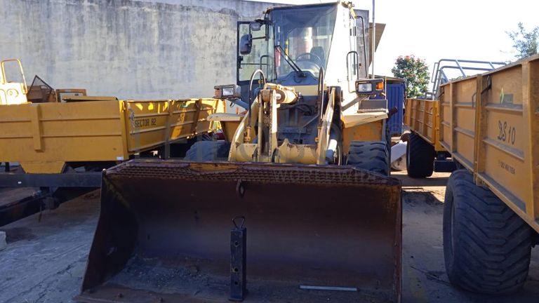 Escavadeira Komatsu WA200 ·