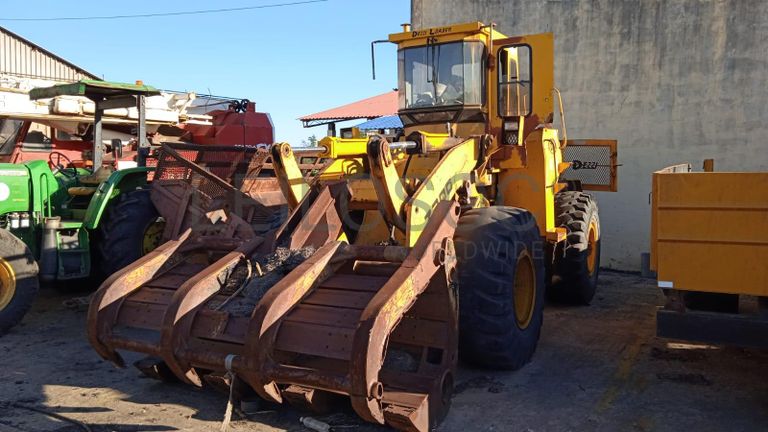 Escavadeira Dezzi ·