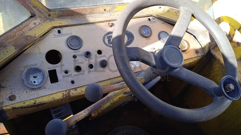 Escavadeira Dezzi 1700 ·