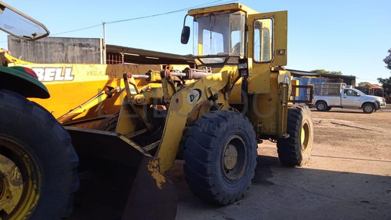 Escavadeira Dezzi 1700 ·