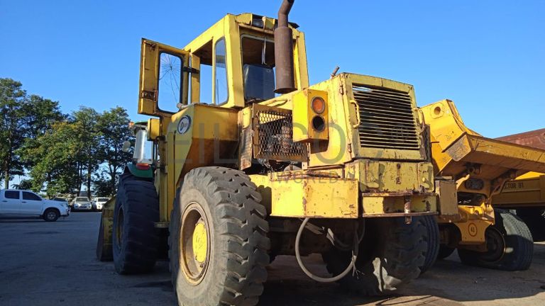 Escavadeira Dezzi 1700 ·