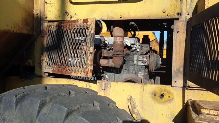 Escavadeira Dezzi 1700 ·