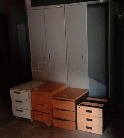 Mobiliário de escritório ·