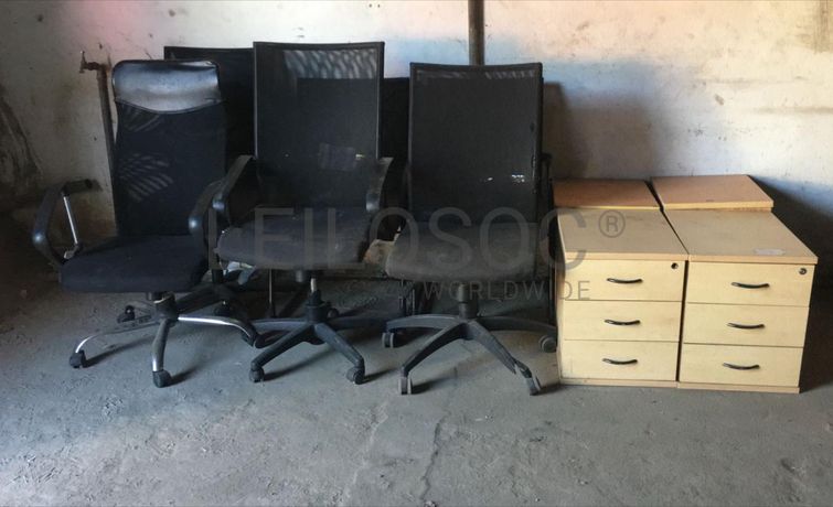 Mobiliário de escritório ·