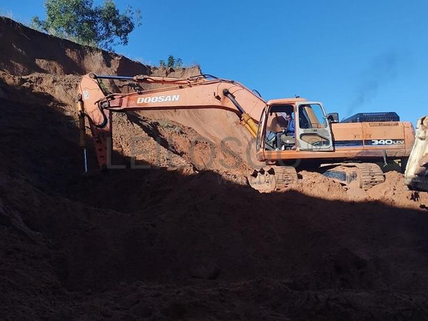 Escavadeira Doosan 340LCV ·