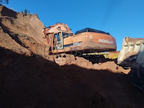 Escavadeira Doosan 340LCV ·