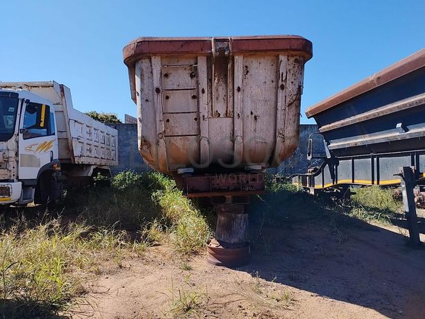 Atrelado basculante Henred Fruehauf ·