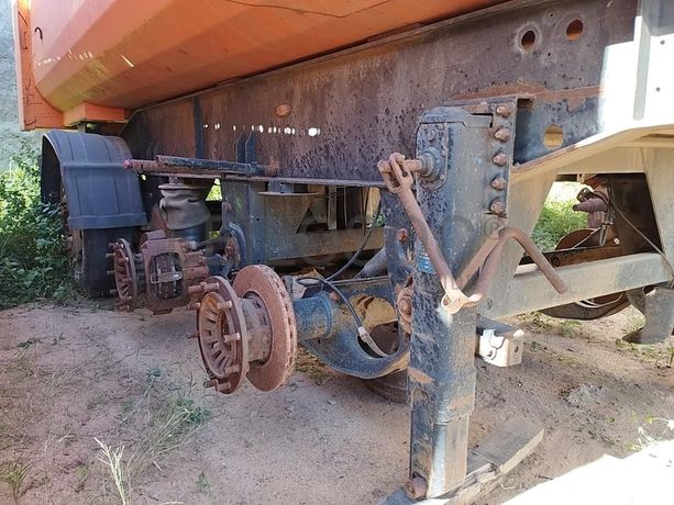 Atrelado basculante ·