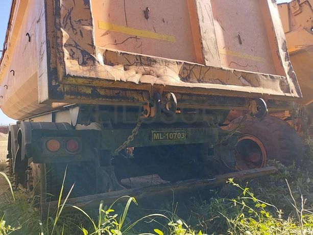 Atrelado basculante ·