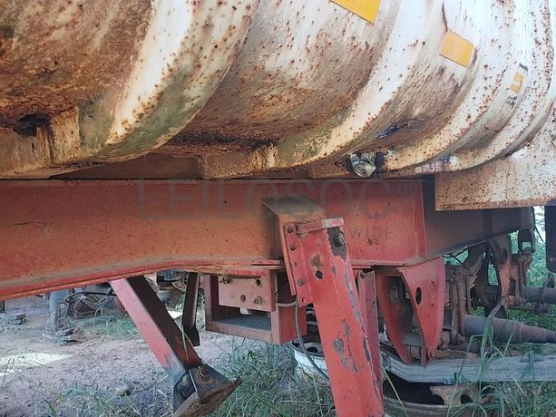 Atrelado basculante ·