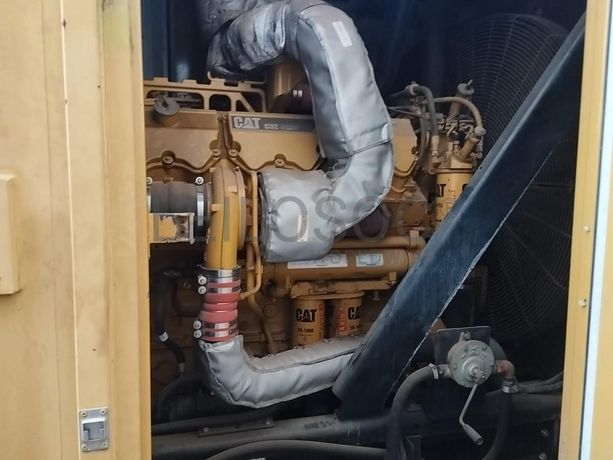 Gerador Caterpillar C32 1100 KVA ·