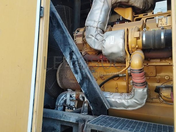 Gerador Caterpillar C32 1100 KVA ·