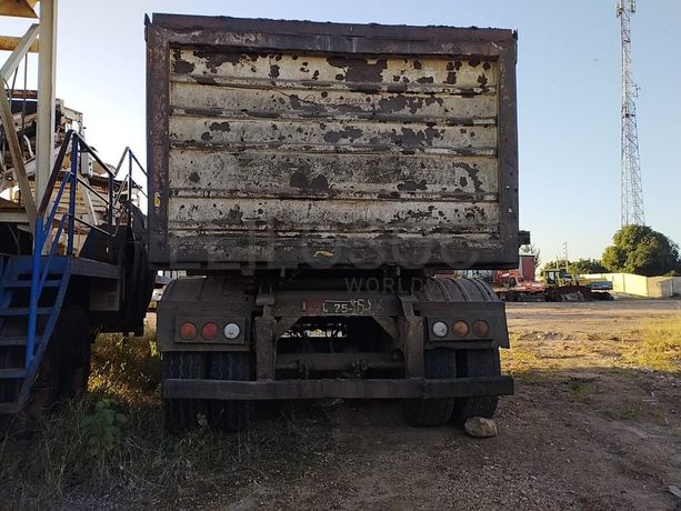 Atrelado basculante ·